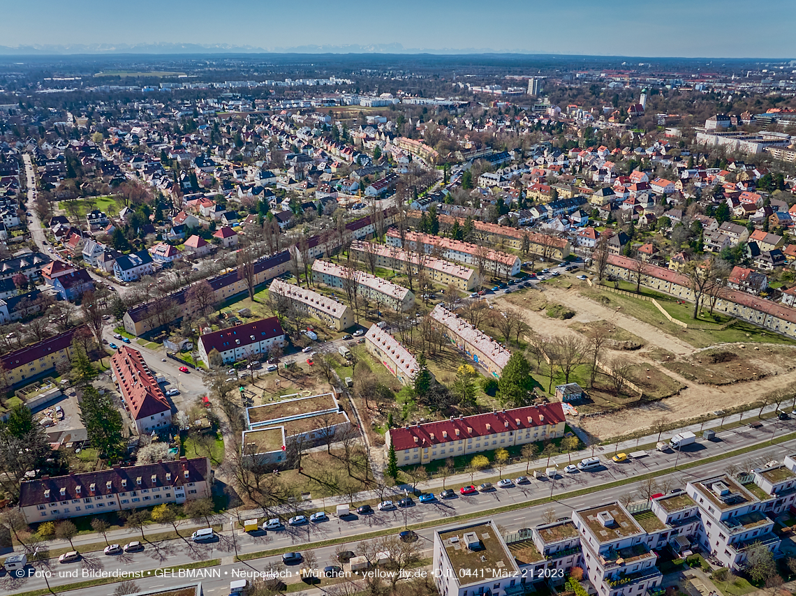 21.03.2023 - Luftbilder von der Baustelle Maikäfersiedlung in Berg am Laim